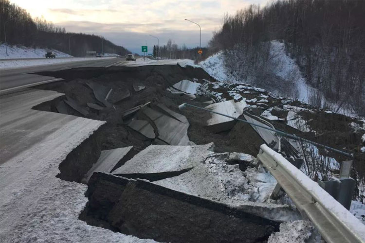 آلاسکا چگونه جاده‌های آسیب‌دیده از زلزله را در عرض چند روز بازسازی کرد