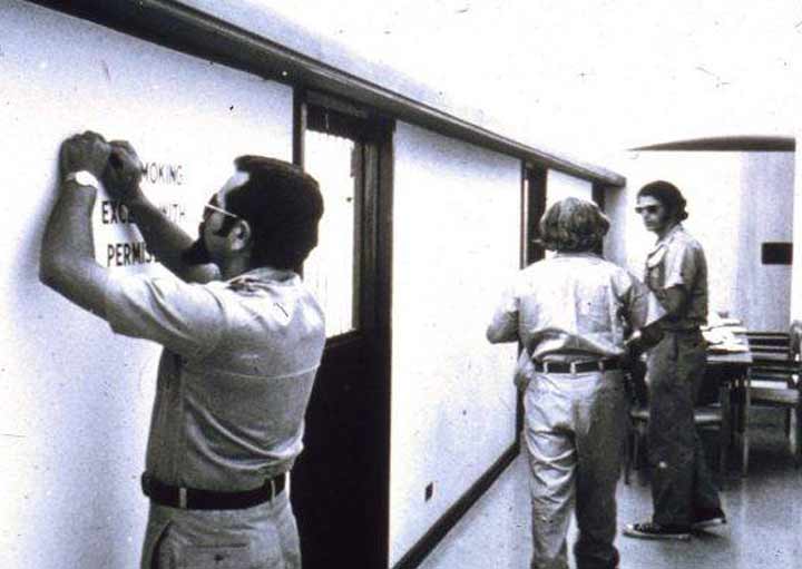 نگهبانان در آزمایش زندان استنفورد در سال ۱۹۷۱