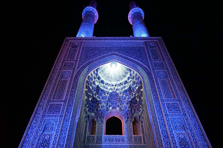  یکی از زیبا‌ترین مساجد که دارای بلندترین مناره در جهان است در کجا قرار...