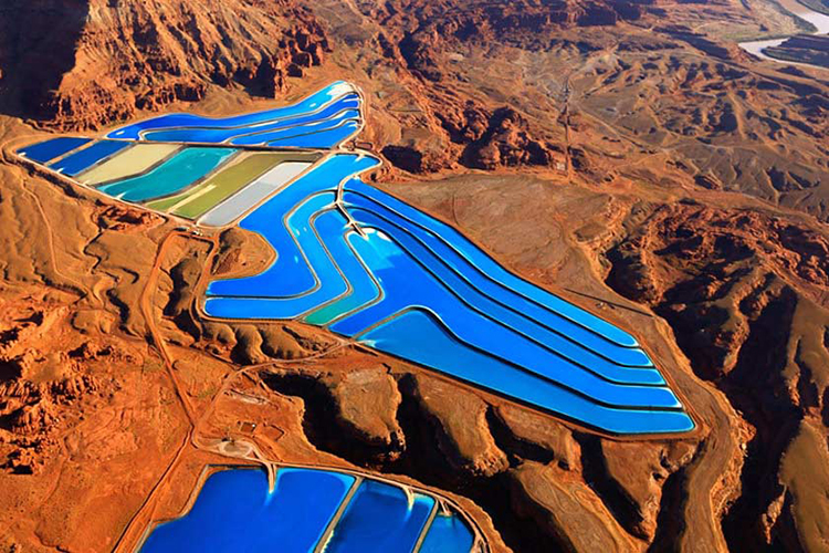 با بیابان رنگین کمانی جهان آشنا شوید