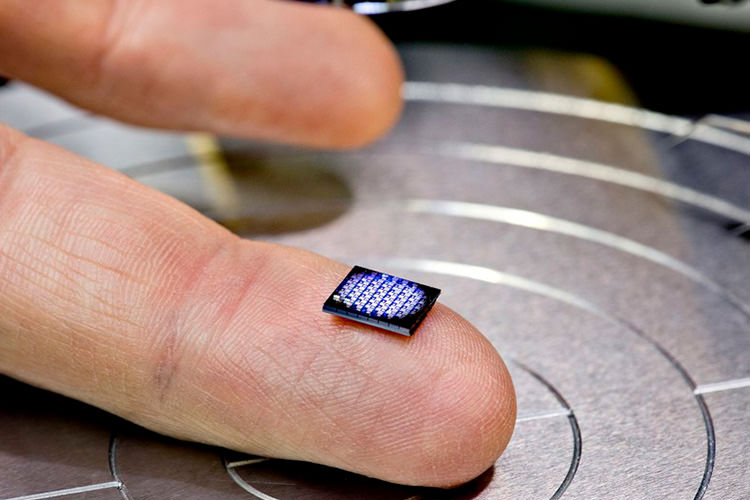 ساخت کوچک‌ترین کامپیوتر جهان توسط IBM