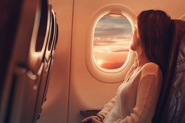 چرا کاور پنجره های هواپیما باید به هنگام برخاستن و نشستن بالا باشد؟