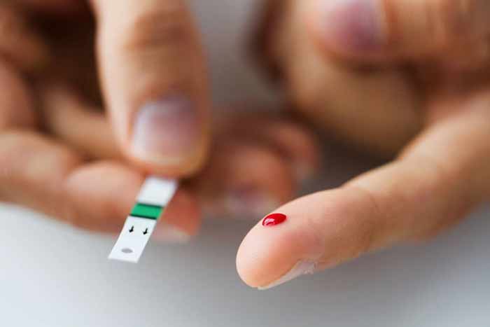 تزریق انسولین به بیماران دیابتی