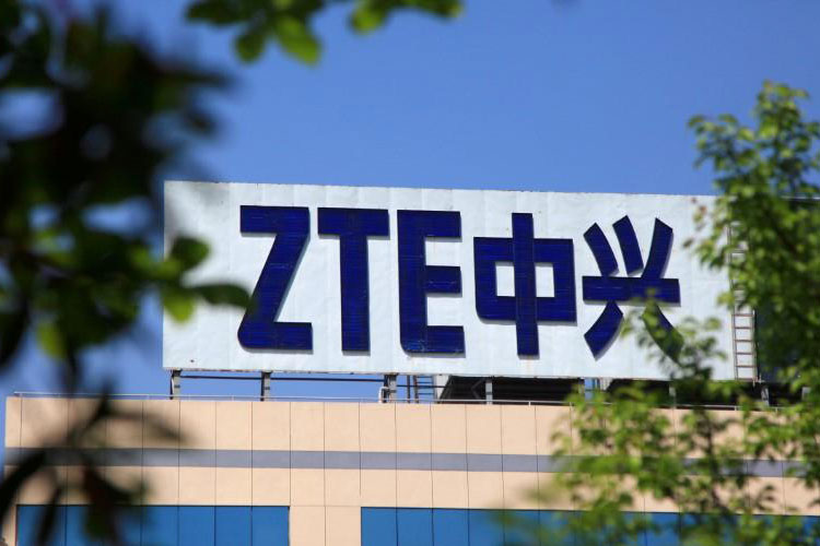 آمریکا در قبال دریافت امتیازاتی از دولت چین در تحریم ZTE تجدید نظر می‌کند