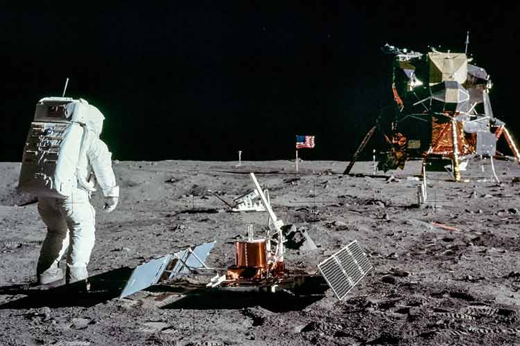 فضانوردان سابق ناسا از تجربه سفر به ماه می‌گویند
