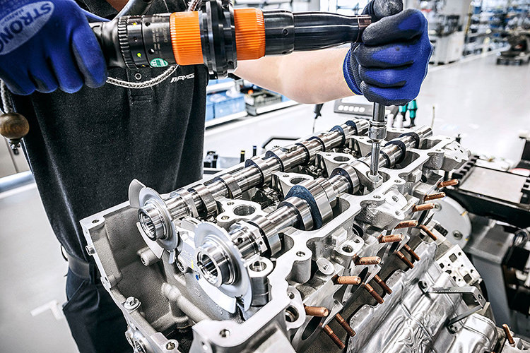 Mercedes-AMG V8 Biturbo engine / پیشرانه خورجینی هشت سیلندر مرسدس AMG