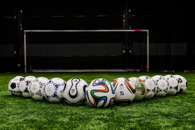 چرا توپ‌های جام جهانی با توپ‌های فوتبال متداول فرق دارند