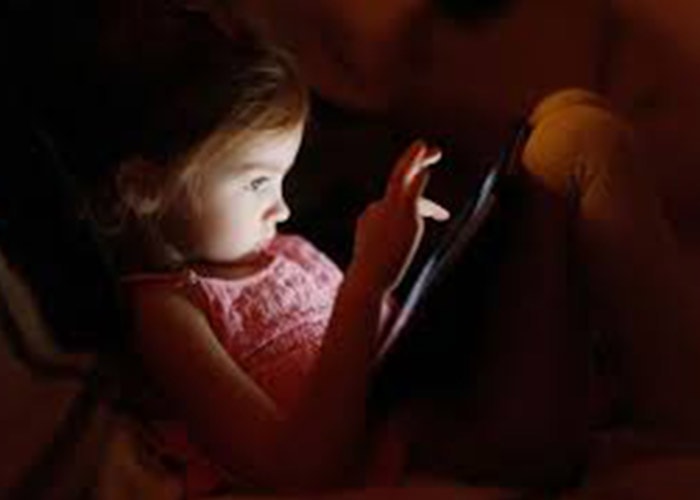 ناراحتی های چشمی کودکان به نگاه به صفحات دیجیتال