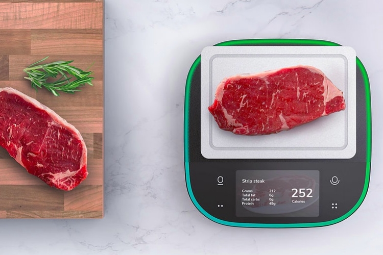 ترازوی هوشمند آشپزخانه Pepper، میزان قند و کالری غذای شما را اندازه می‌گیرد