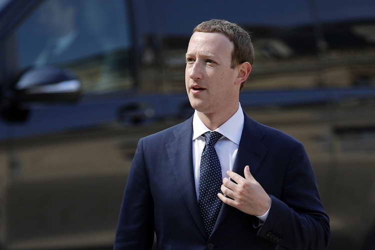 سال فاجعه‌آمیز فیسبوک و ضرر میلیارد دلاری مارک زاکربرگ 