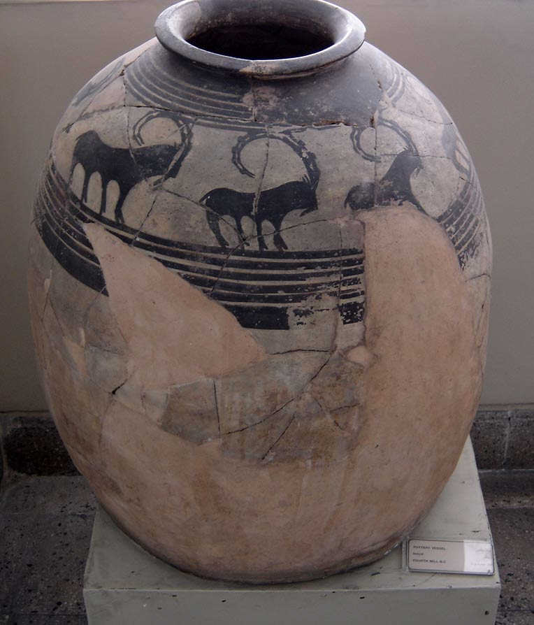 کوزه‌ای با نقوش حیوانات از آثار باستانی تپه سیلک