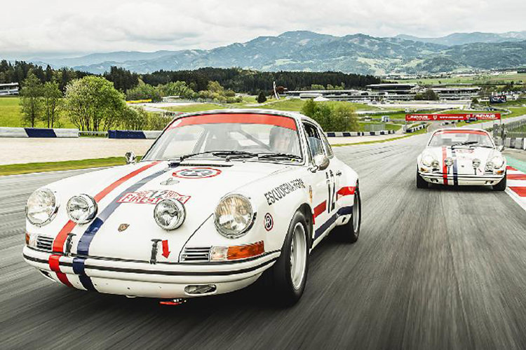 Porsche 911 racing