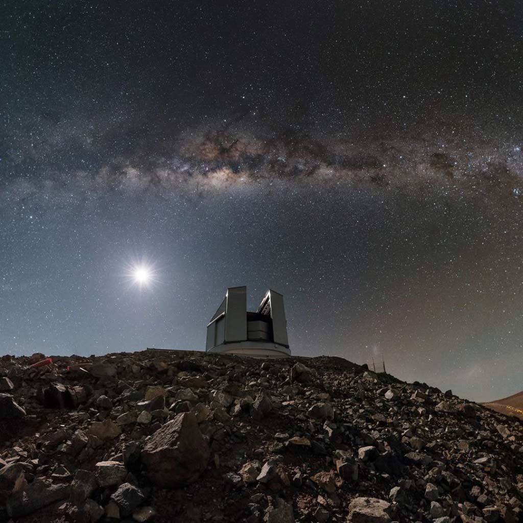 منظره ای دیدنی از کهکشان راه شیری بر فراز تلسکوپ ویستا