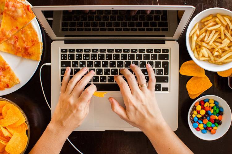 استرس چگونه روی اشتها و وزن تاثیر میگذارد؟