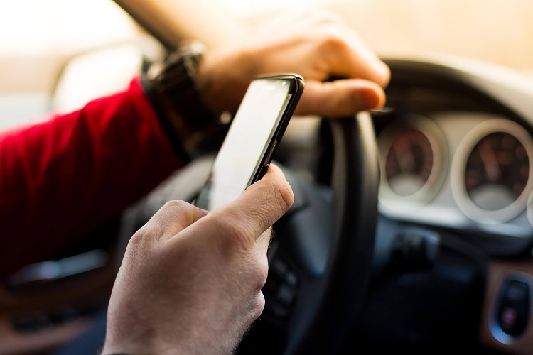 دوربین‌های ترافیکی استرالیا، گوشی همراه را در دست رانندگان تشخیص می‌دهند