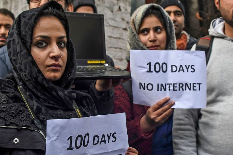قطع اینترنت، هر ساعت ۳۵۰ هزار دلار به اپراتورهای تلفن همراه هندوستان زیان می‌زند