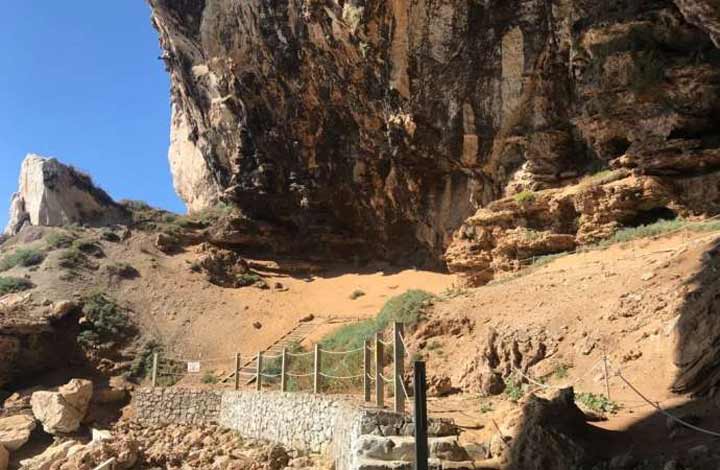 غار گورهام در جبل‌الطارق که نئاندرتال‌ها به مدت طولانی در آن زندگی کردند