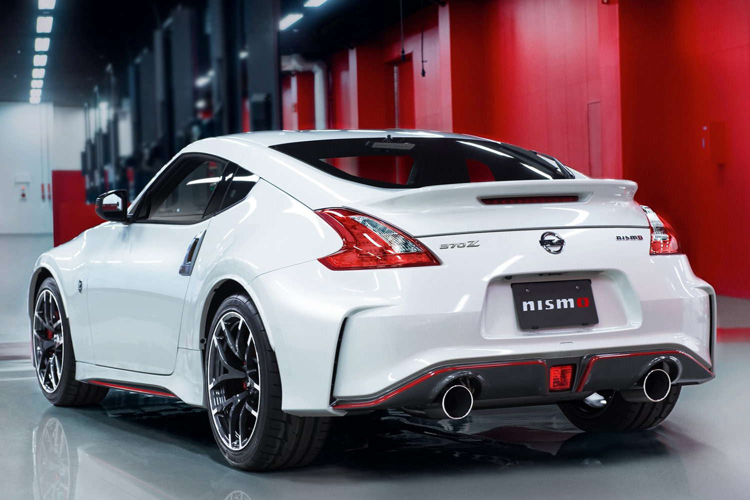 nissan 375 z nismo