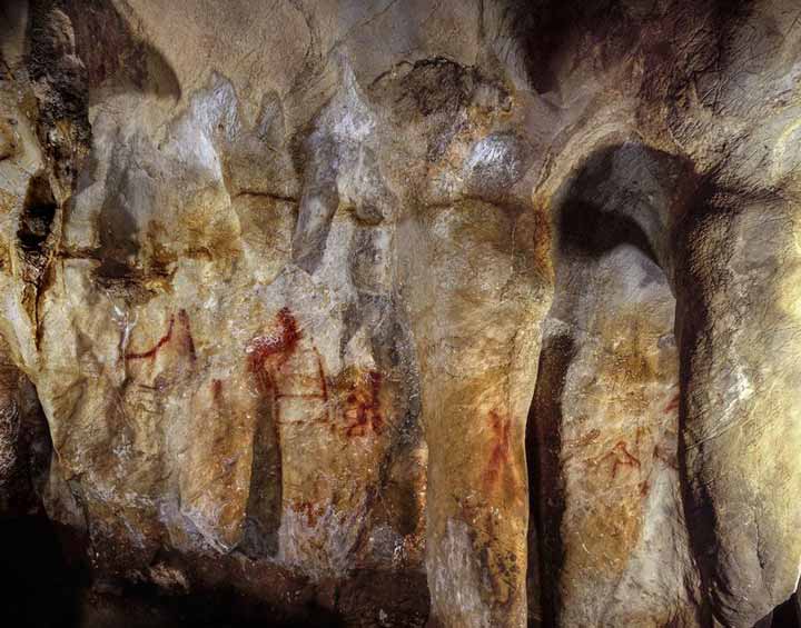 غار لا پاسیگا در اسپانیا