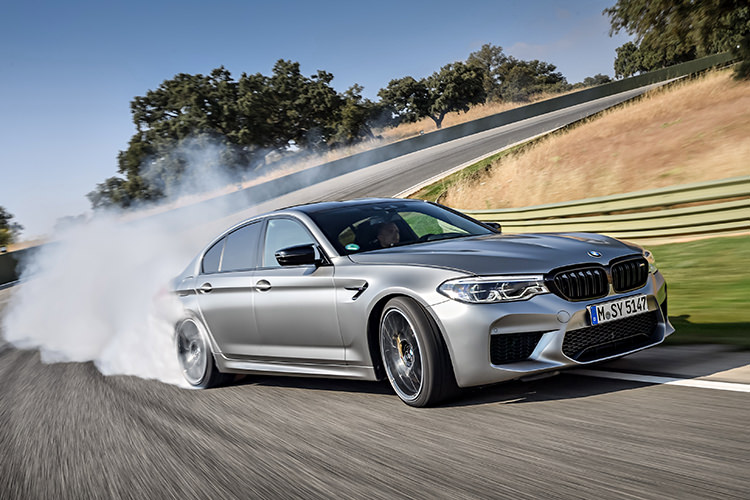 رقابت جذاب بیامو M5، مرسدس AMG GT4، پورشه پانامرا و تسلا مدل S