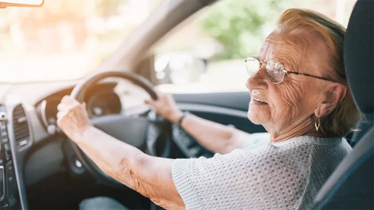 گواهینامه رانندگی خودرو افراد سالمند