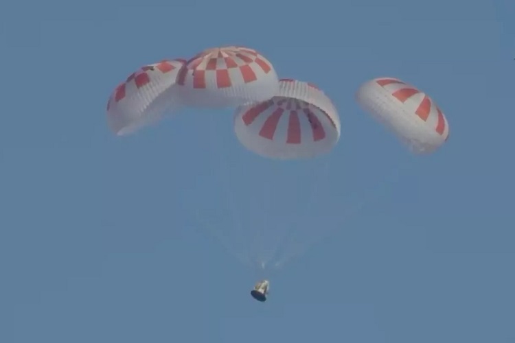 اسپیس ایکس نخستین پرواز آزمایشی کرو دراگون را به پایان رساند