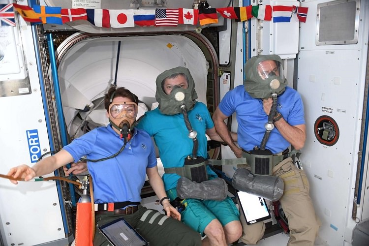 ISS Crew / خدمه ایستگاه فضایی
