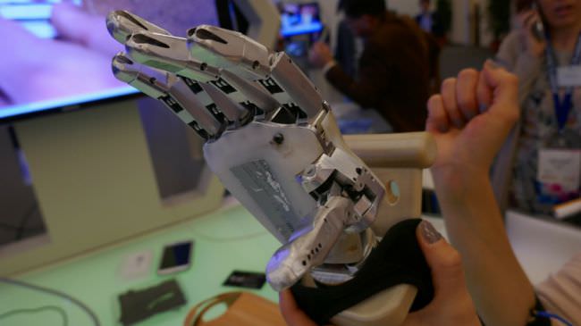 Robotic graphene hands