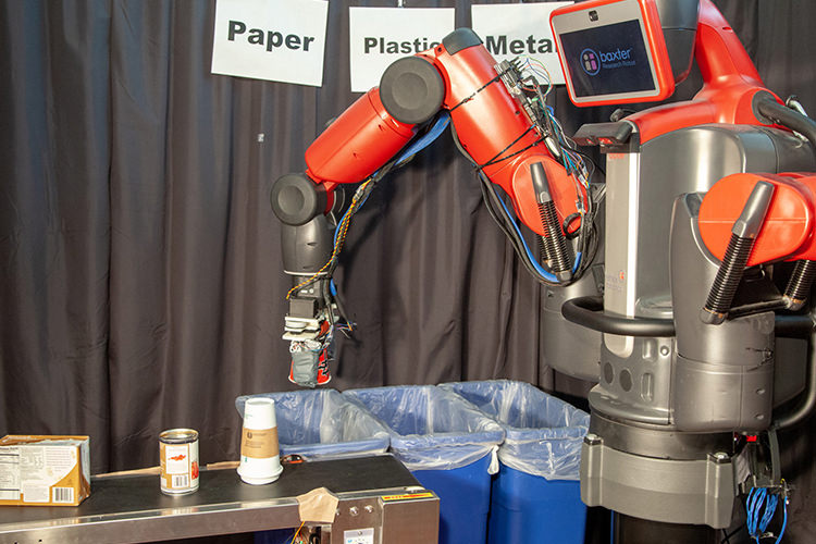 ربات مخصوص بازیافت روسایکل می‌تواند کاغذ، پلاستیک و شیشه را تفکیک کند