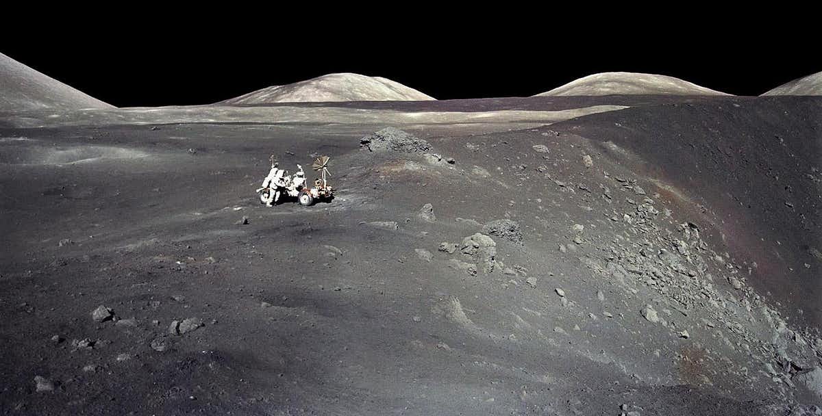Apollo 17 / آپولو 17