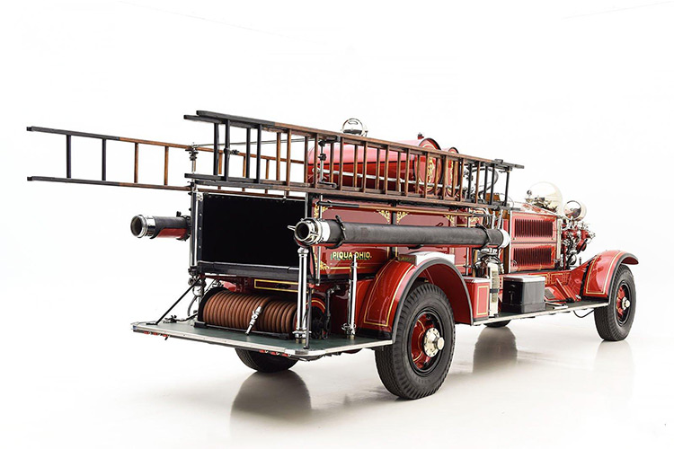 اولین کامیون آتش‌نشانی