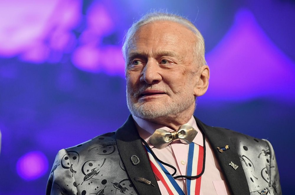 Buzz Aldrin / باز آلدرین
