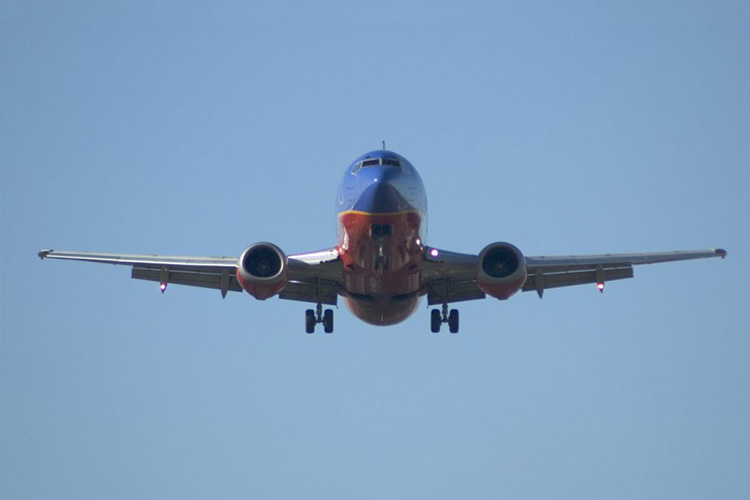 بوئینگ کاهش یا توقف تولید هواپیمای 737 Max را بررسی می‌کند