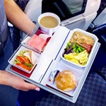 چرا غذای خلبان هواپیما با کادر پرواز و مسافران متفاوت است؟