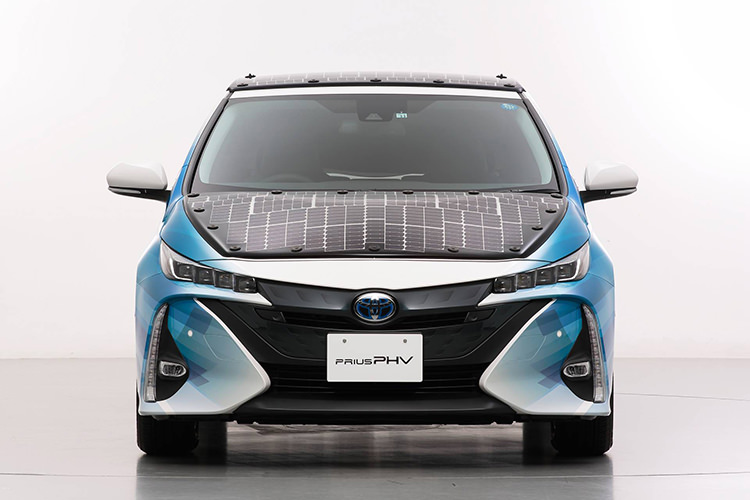 Toyota Prius Prime Solar hybrid car / مجهز به پنل‌ خورشیدی