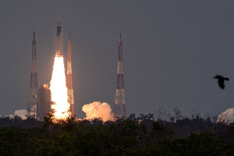 هند کاوشگر چاندریان-2 را با موفقیت به ماه فرستاد