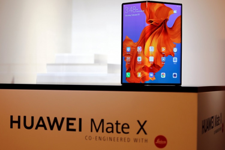 هواوی Mate X دیرتر به بازار میآید؛ نسخه بعدی نمایشگرهای بیشتری دارد