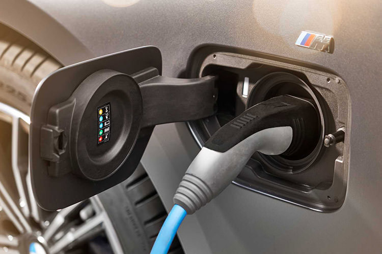 2020 BMW 330e Plug-In Hybrid / بی ام و پلاگین هیبریدی