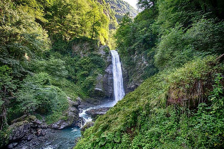 آبشار Ninoskhevi گرجستان