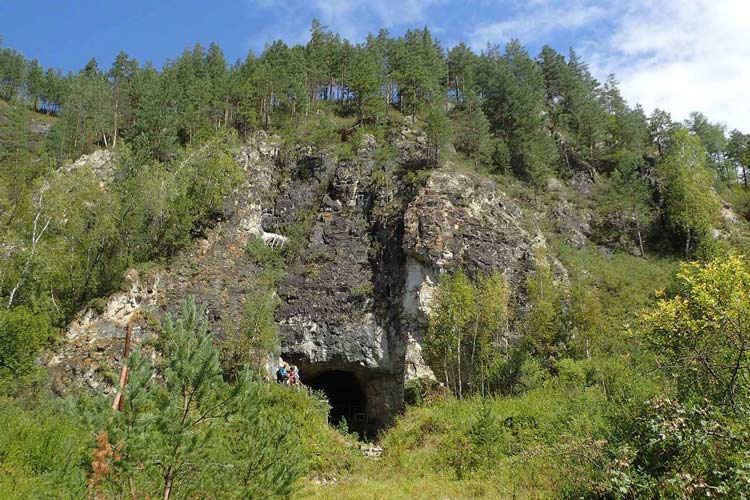 انسان‌ها برای سکونت در غار دنیسووا با حیوانات درنده رقابت می‌کردند