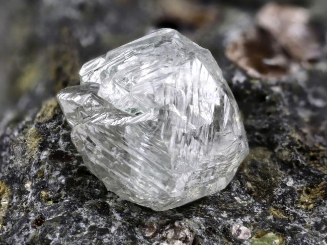 ماده معدنی جدیدی که درون یک الماس کشف شد