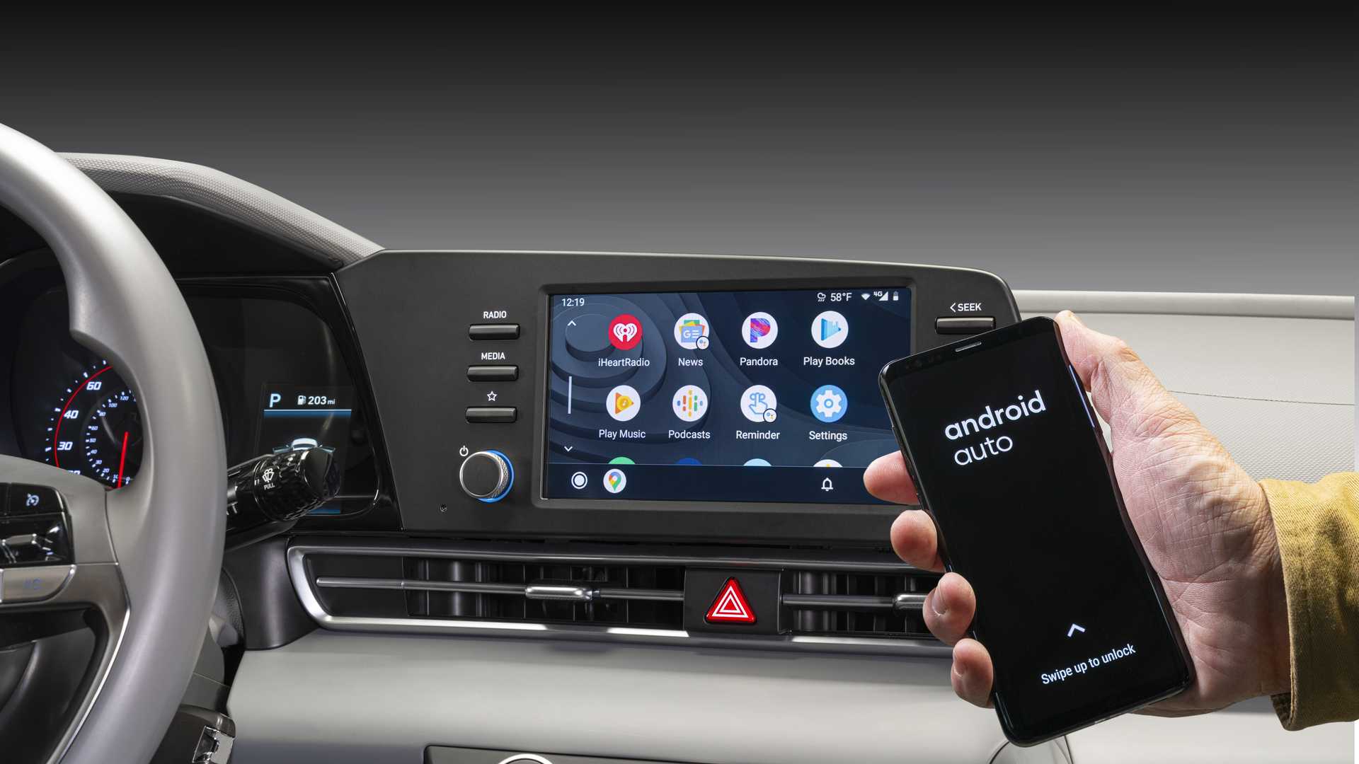 نمای صفحه نمایش سیستم سرگرمی و اتصال با گوشی هیوندای النترا 2021 / 2021 Hyundai Elantra