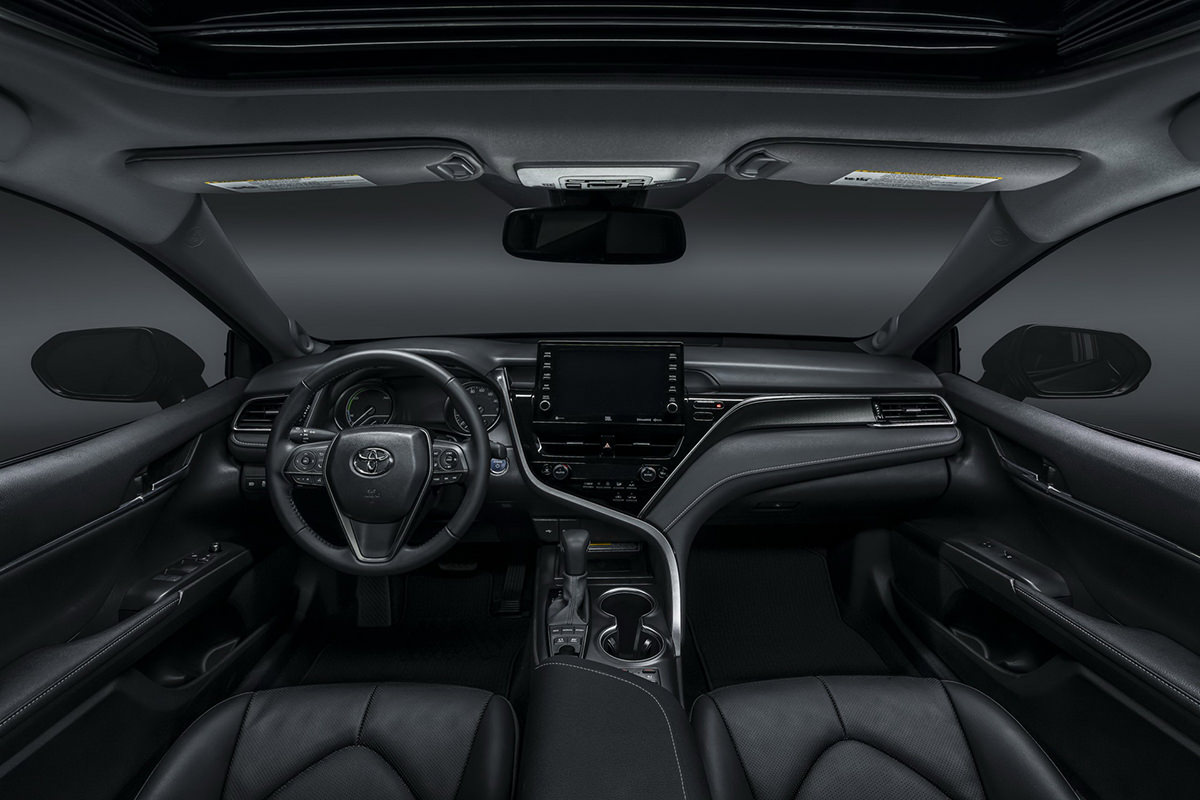 نمای کابین و داشبورد خودروی هیبریدی تویوتا کمری / 2021 Toyota Camry Hybrid