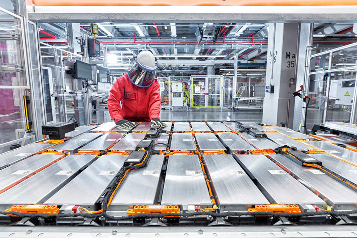 تولید باتری خودروی الکتریکی / electric car battery در کارخانه