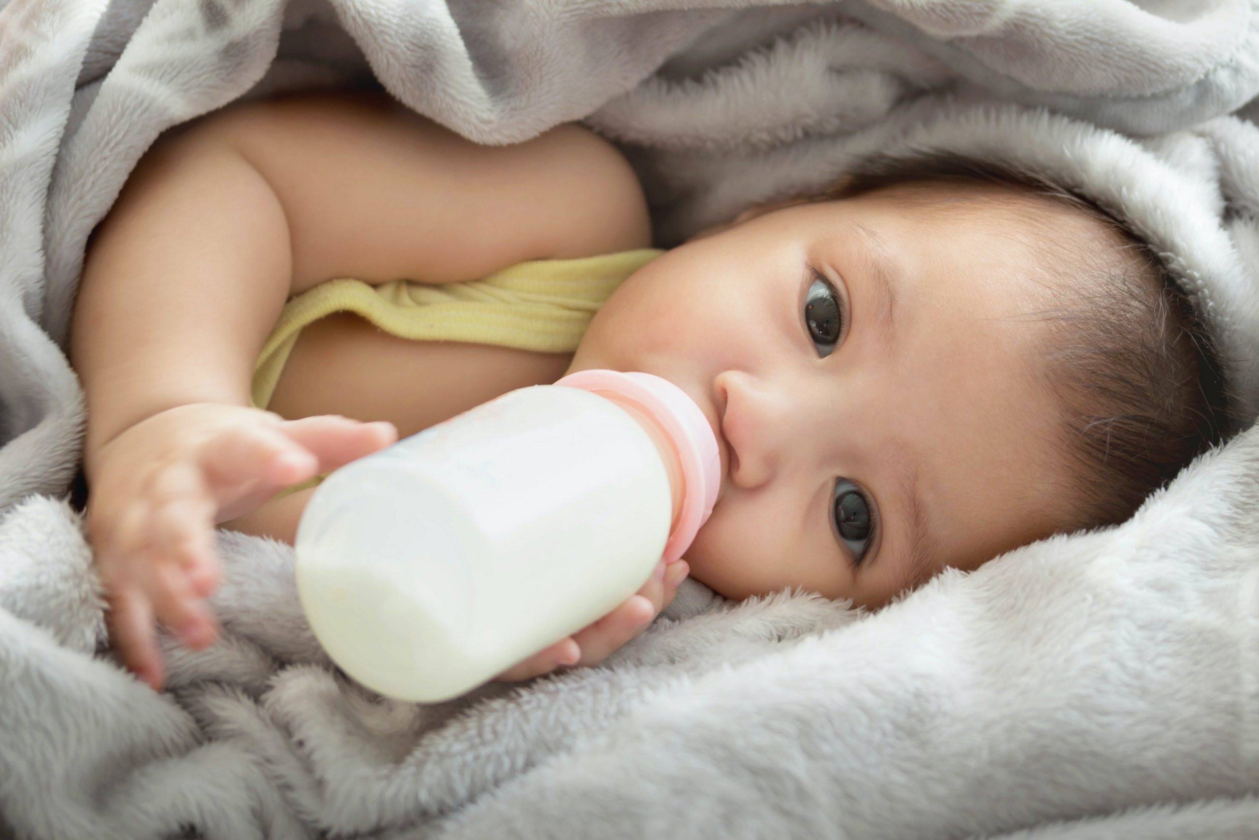 بطری‌های پلاستیکی شیر نوزاد، میلیون‌ها ذره میکروپلاستیکی آزاد می‌کنند
