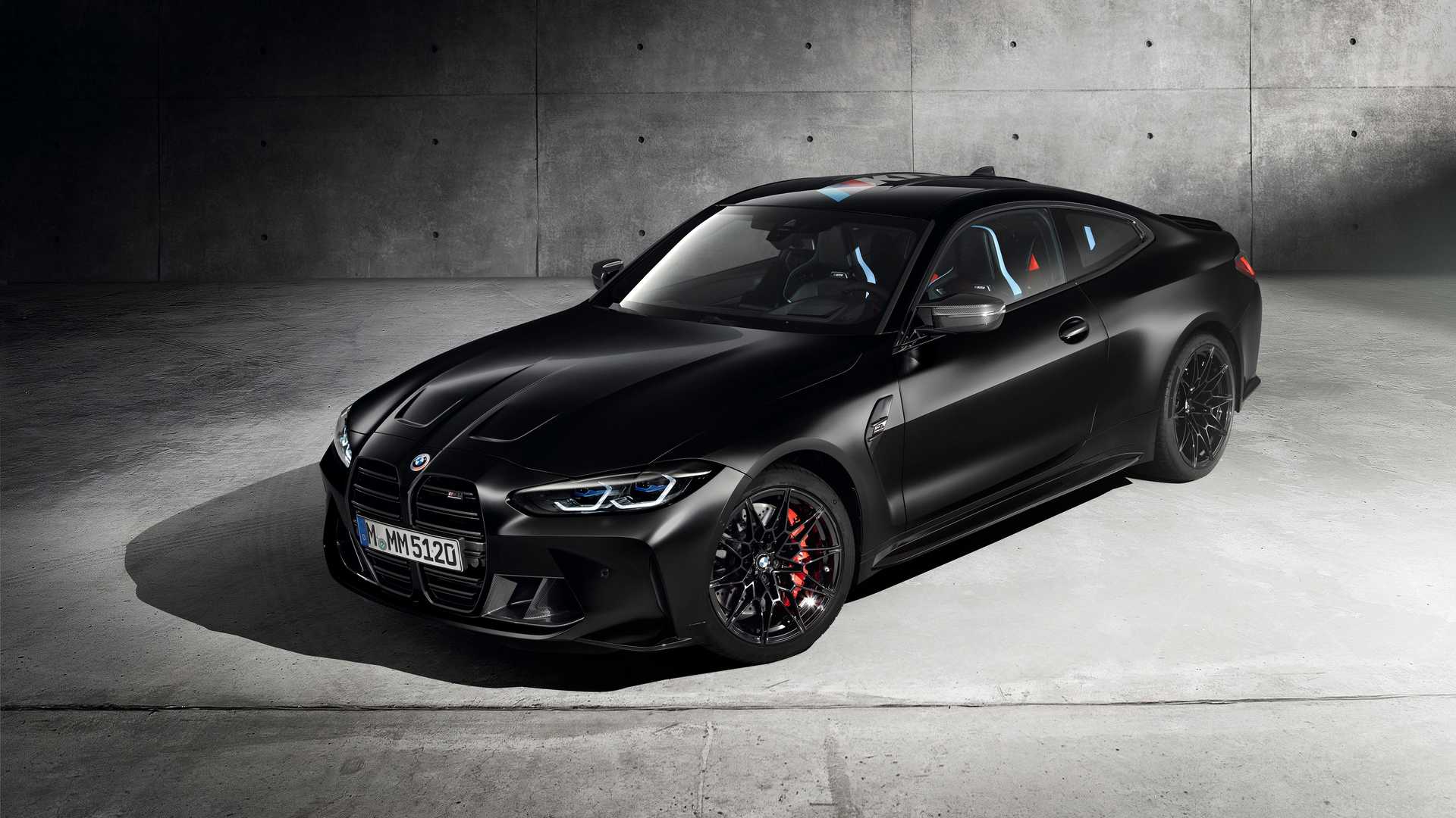 نمای جلو بی ام و ام 4 کامپتیشن / 2021 BMW M4 Competition سیاه رنگ