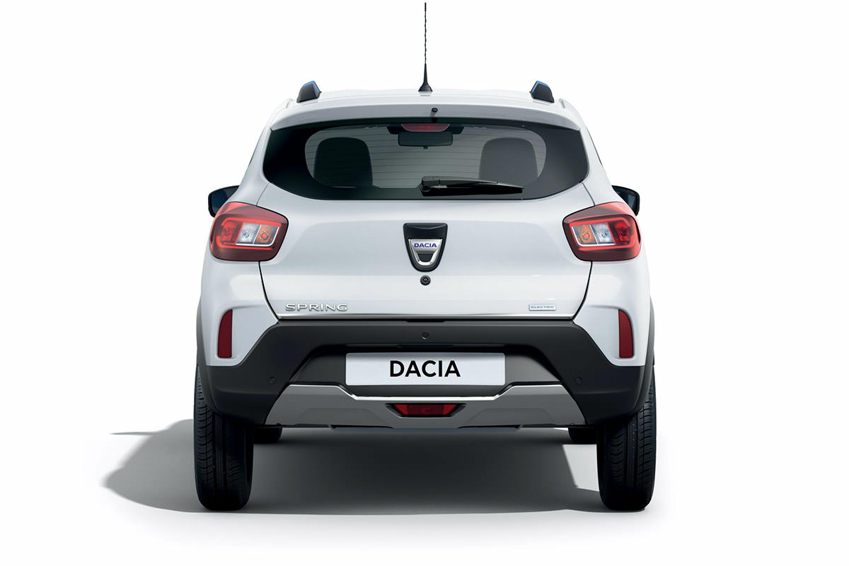 نمای عقب کراس اور برقی داچیا اسپرینگ / Dacia Spring Electric سفید رنگ