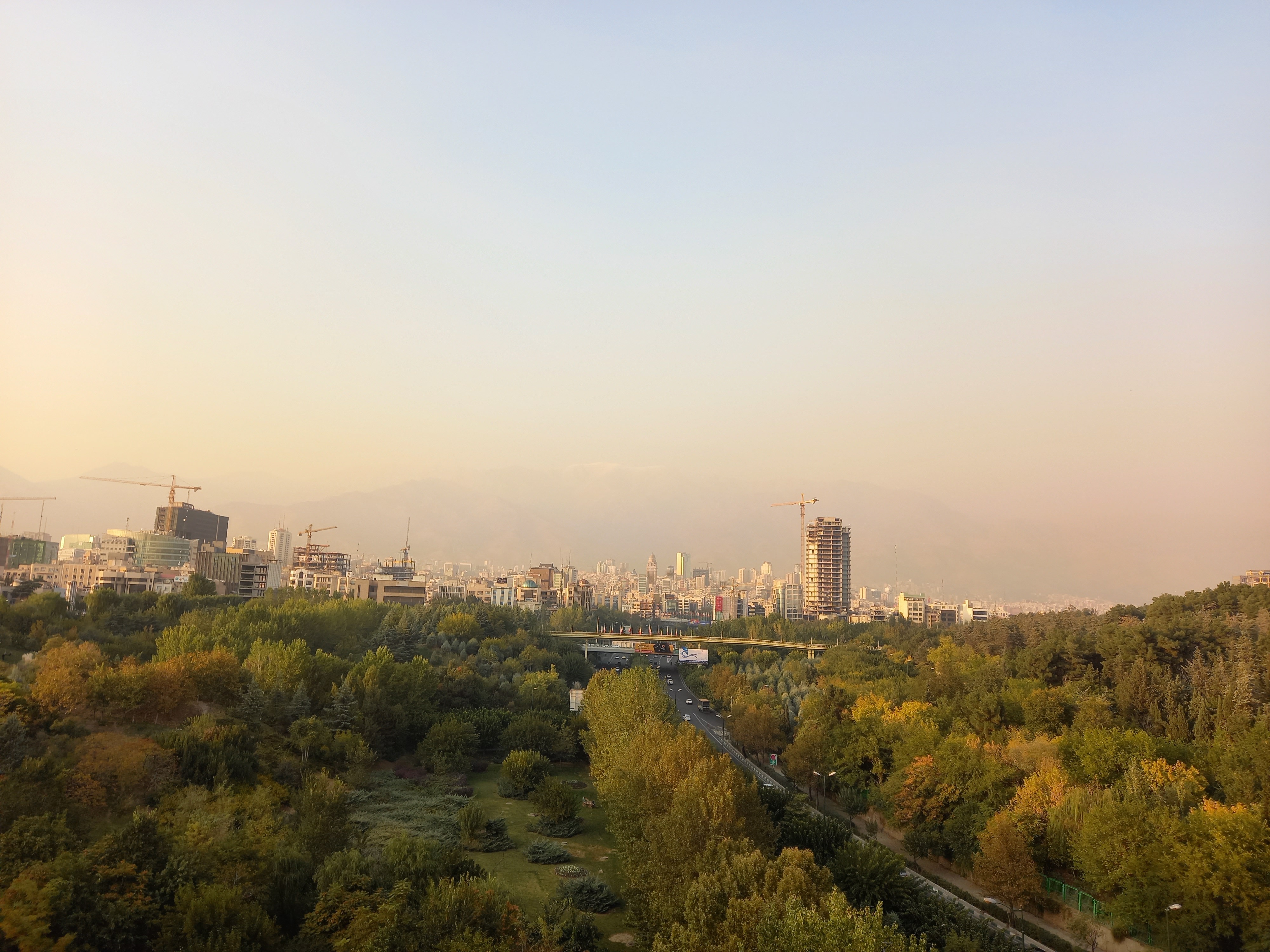 نمونه عکس 1x گلکسی A31 در طول روز - منظره تهران پل طبیعت پارک آب و آتش تهران