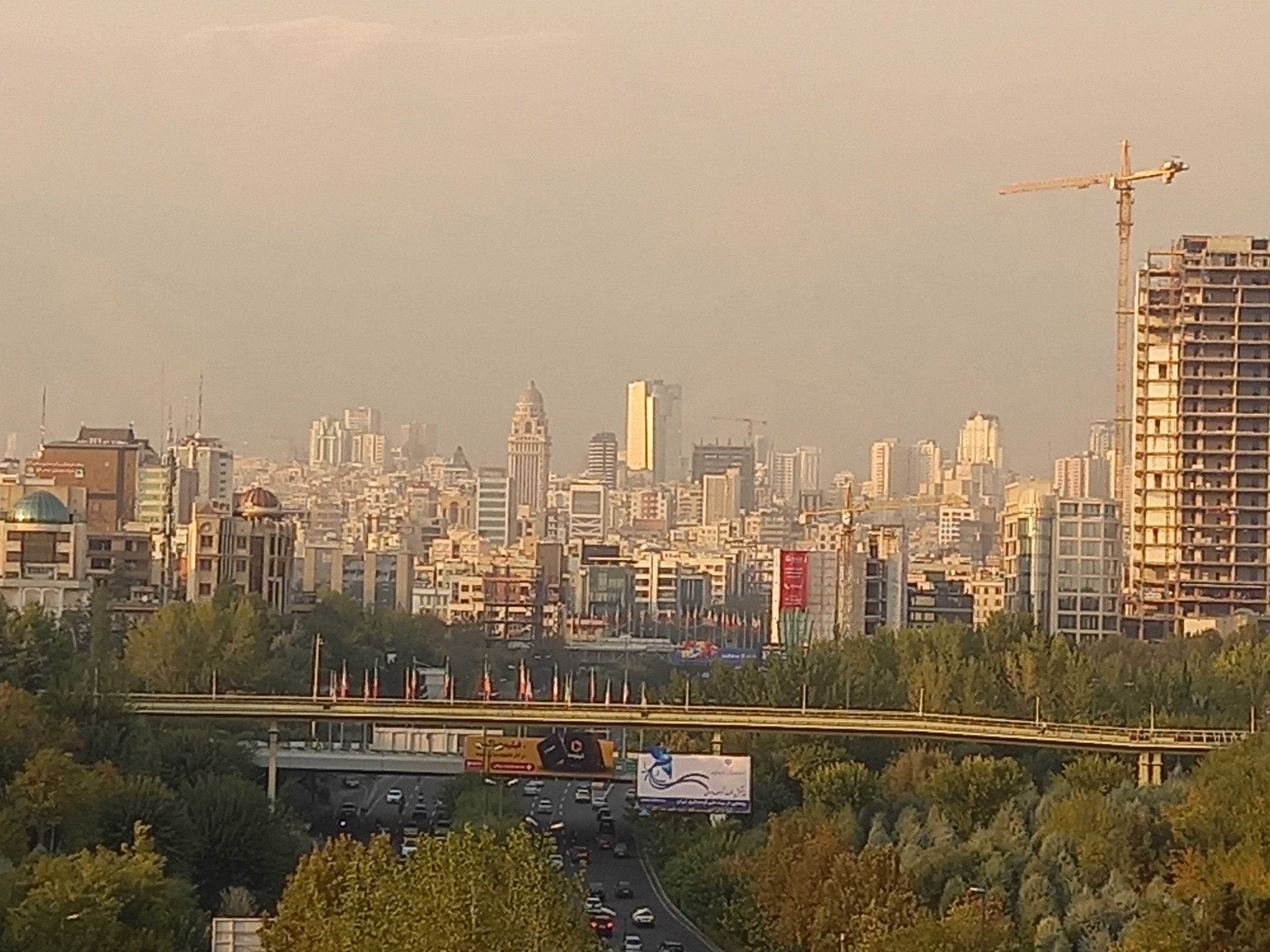 نمونه عکس 4x گلکسی A31 در طول روز - منظره تهران پل طبیعت پارک آب و آتش تهران