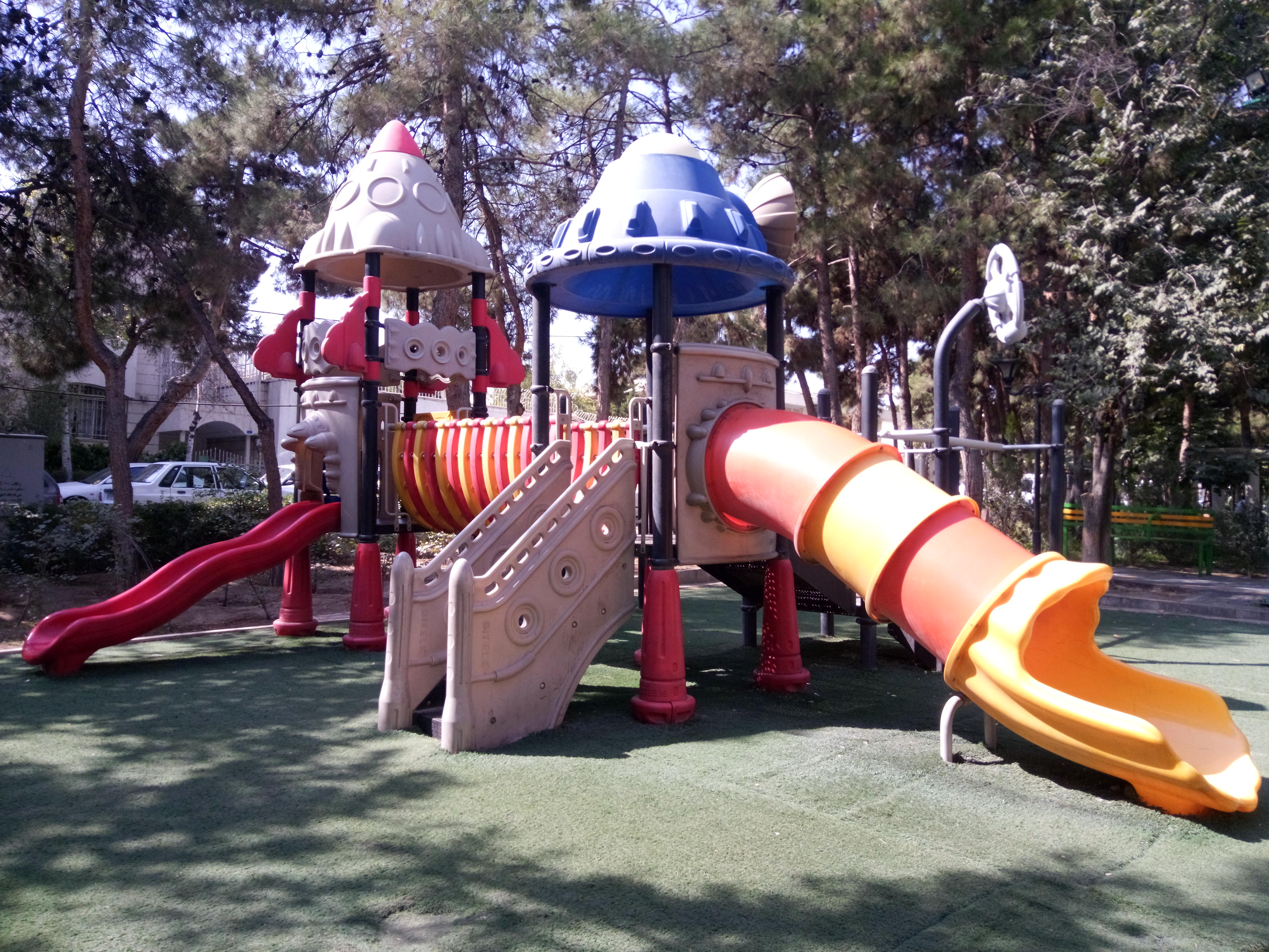 نمونه عکس دوربین اصلی جی پلاس Q10 - زمین بازی کودک پارک صبا خیابان جردن